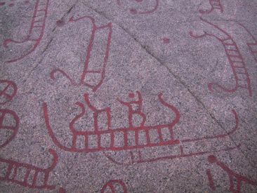 Blåholtfeltet på Nordbornholm.
Lidt underlig tanke, at det er ridset af mennesker for ca. 3.500 år siden.
